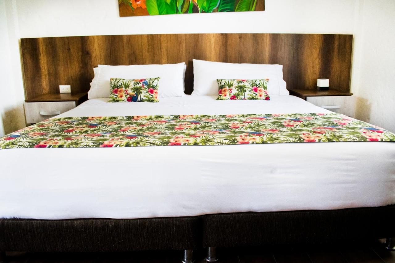 Hotel Hacienda Santa Clara Санта Роса де Кабал Екстериор снимка