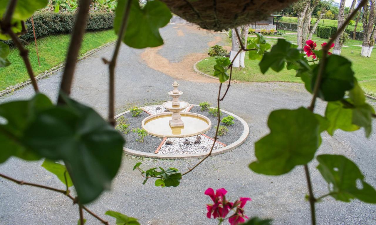 Hotel Hacienda Santa Clara Санта Роса де Кабал Екстериор снимка